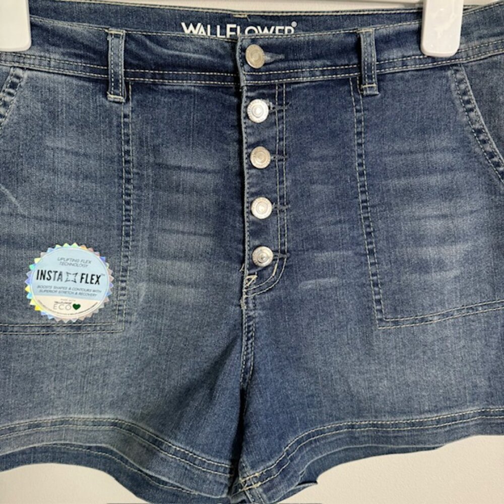 WallFlower Flirty Curvy High Rise Button Fly Jean Shorts Size 13 - Picture 3 of 5